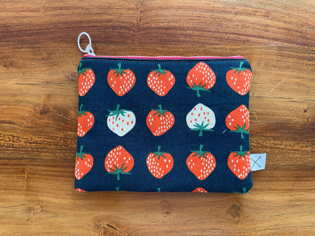 Pocket Pouch - Strawberries
