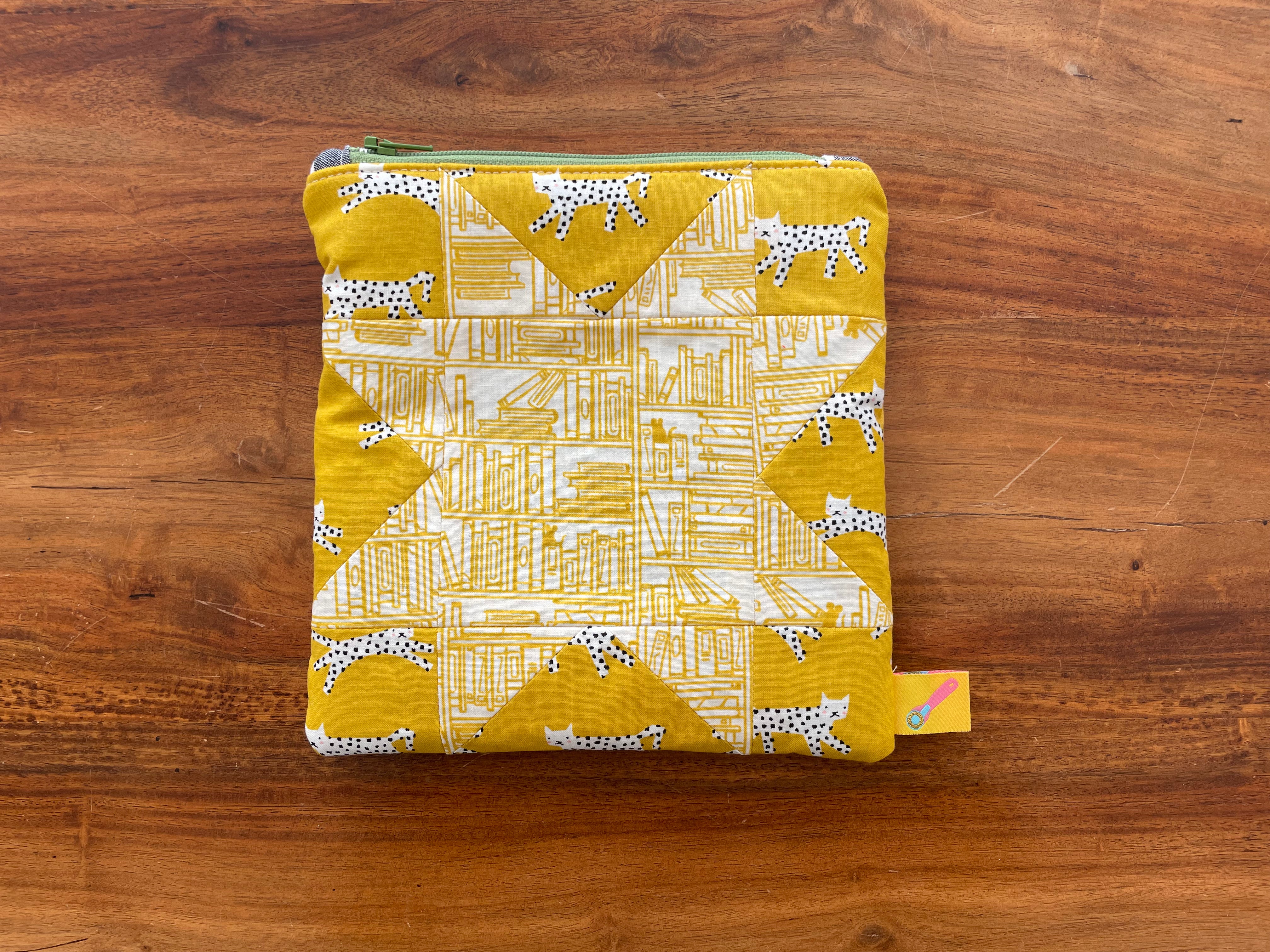 Quilt Pouch - Snow Leopard Library
